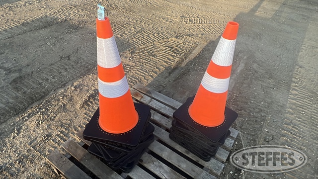 (15) Traffic safety cones